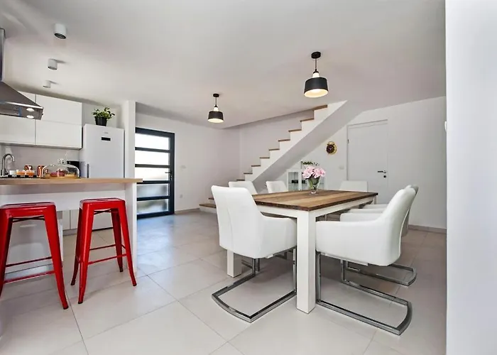 House Nina Villa Petehi