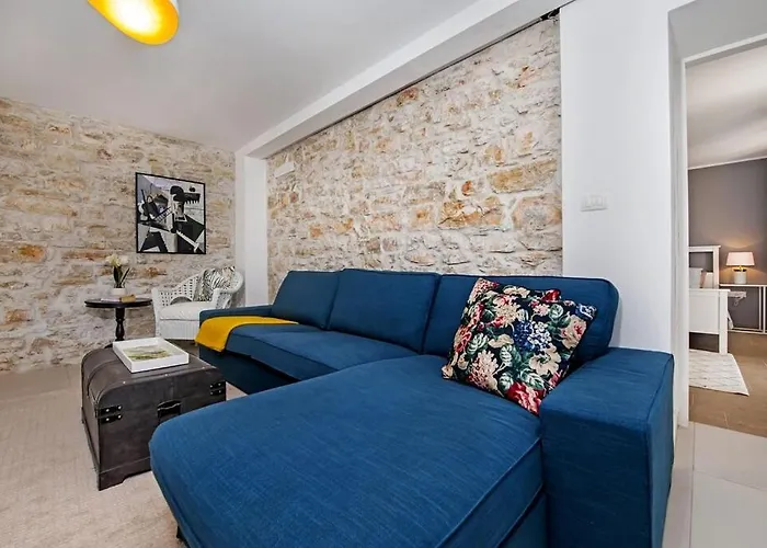 House Nina Petehi